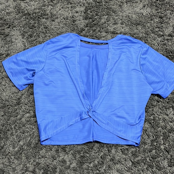 SOLD!!! Fabletics blue open twist back crop top - Picture 4 of 4